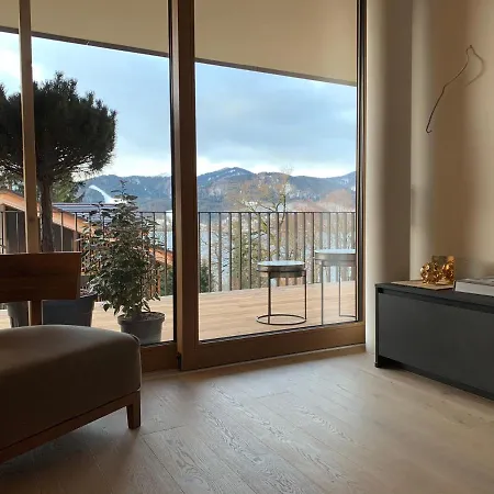- Seeblick, Terrasse, Berge *